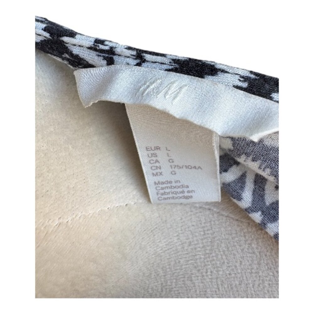 H&M Black White Tribal Geometric Surplice Boho Blouse Size L (2426-1) - Picture 3 of 3